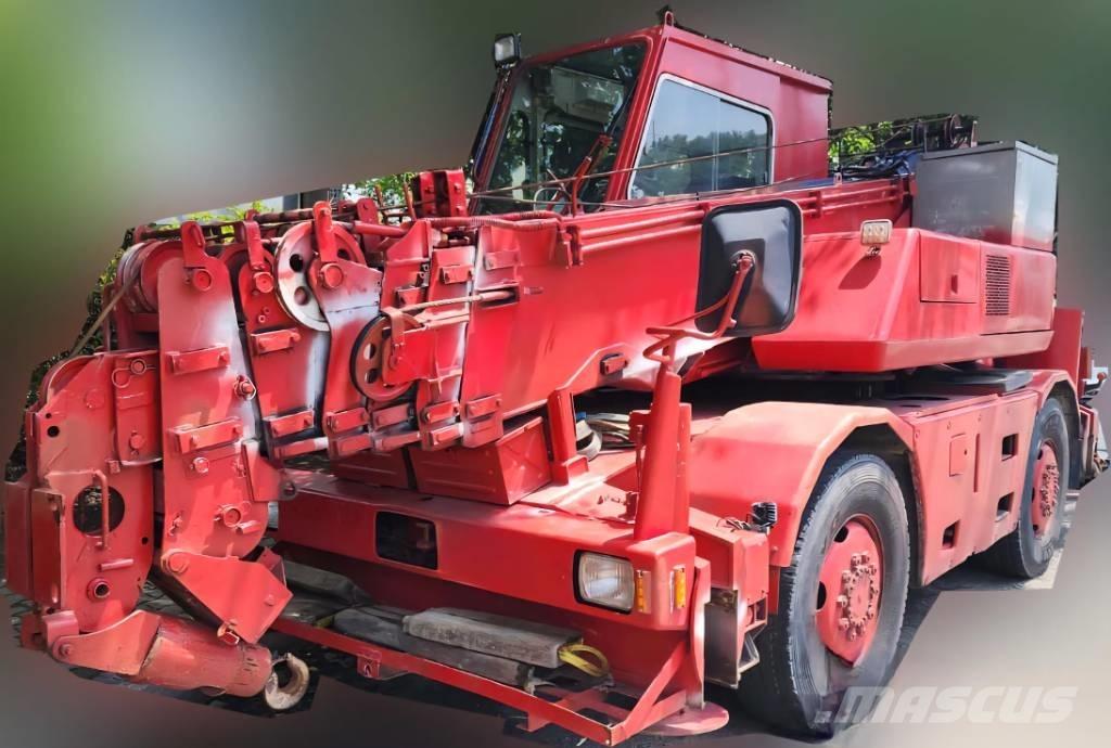 Kato MR 100 Macara teren accidentat