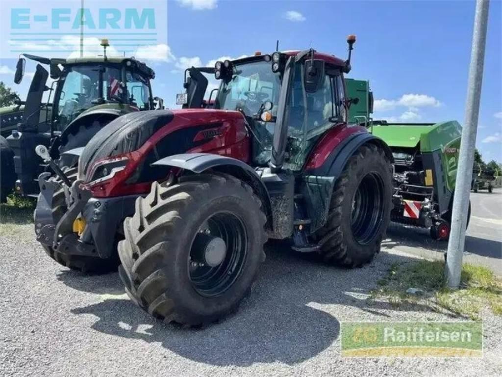 Valtra t 235 Tractoare