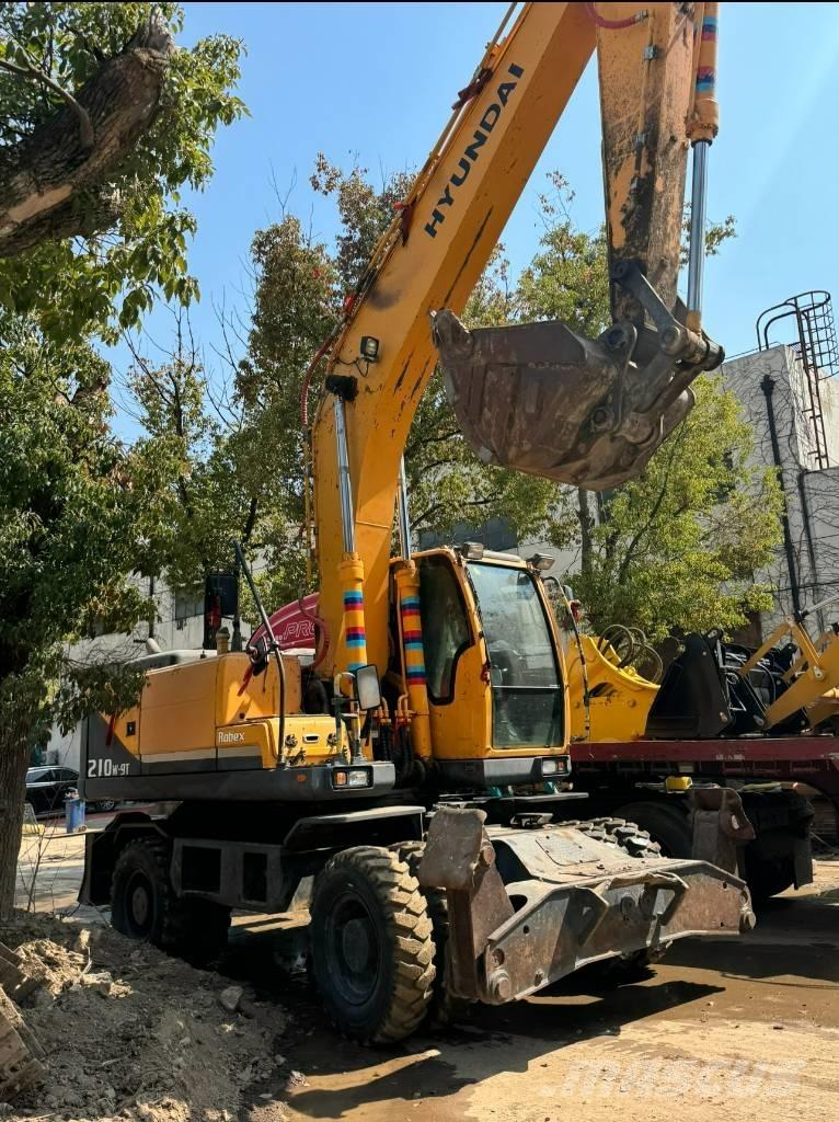 Hyundai 210W-9 Excavatoare cu roti