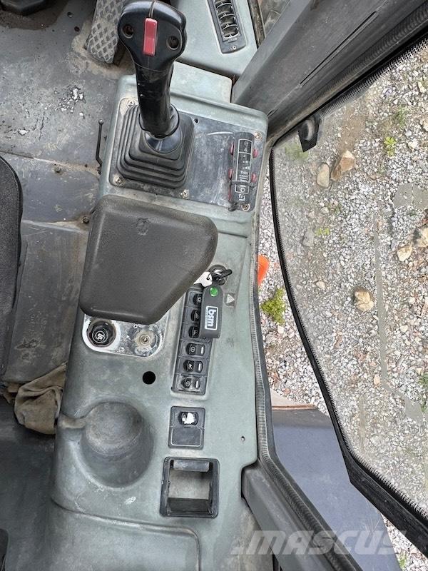 Hitachi LX 290 E Incarcator pe pneuri