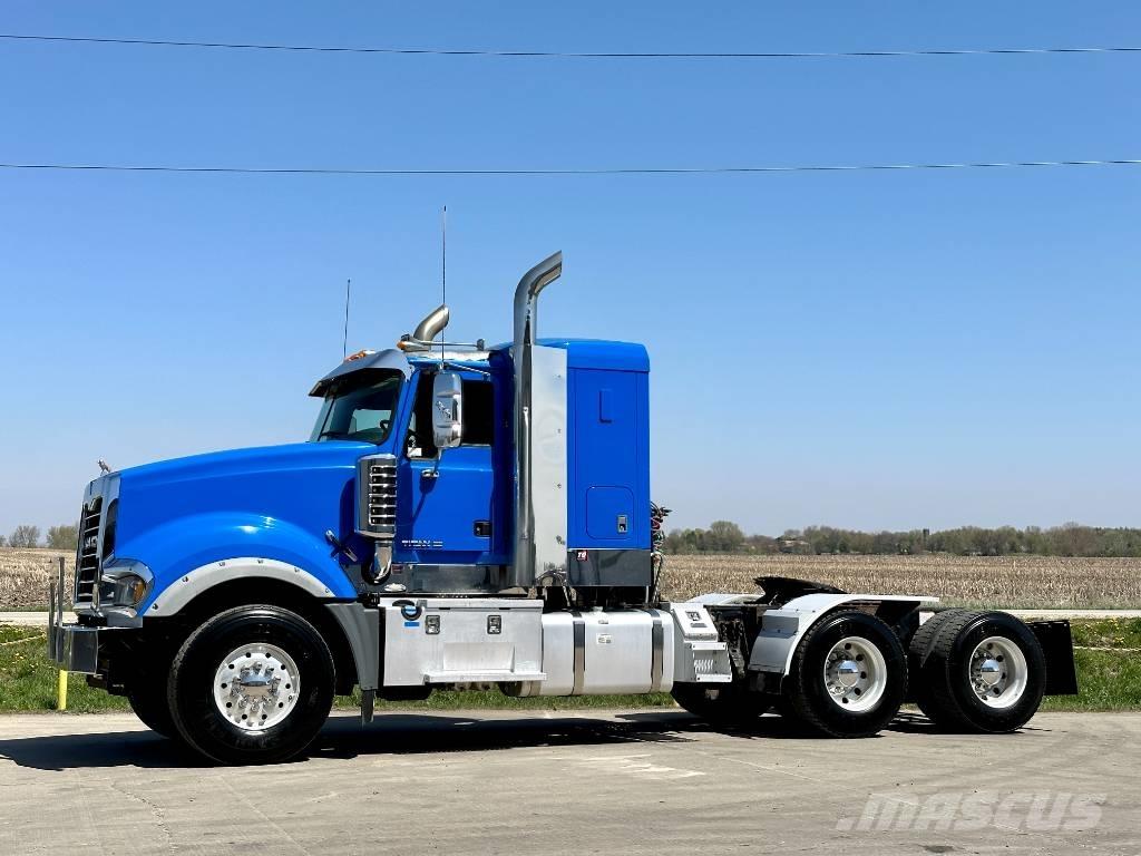Mack Titan TD 713 Autotractoare