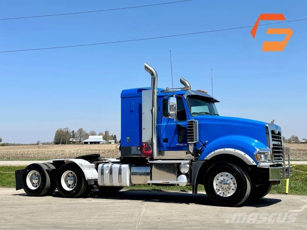 Mack Titan TD 713 Autotractoare