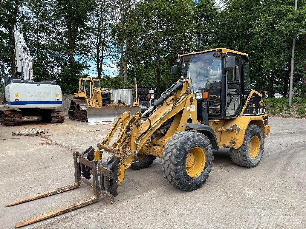 CAT 908 Incarcator pe pneuri