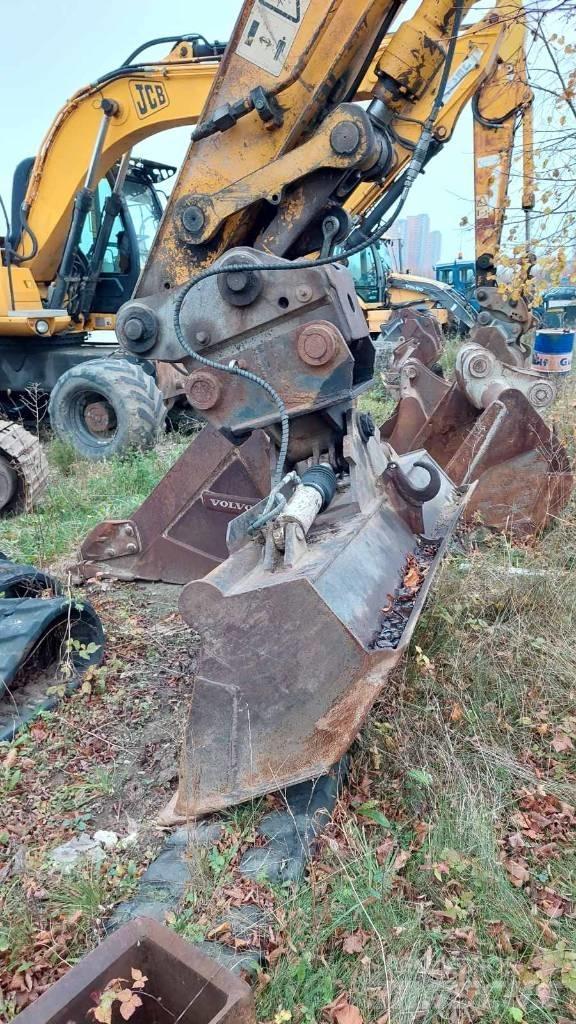 JCB JS 220 LC Excavatoare pe șenile

