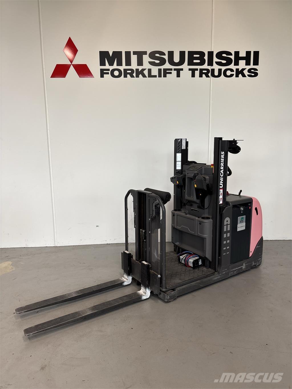 UniCarriers EPL100 Stivuitoare de micã inaltime pentu logistica