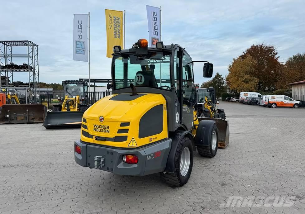 Wacker Neuson WL 38 Incarcator pe pneuri
