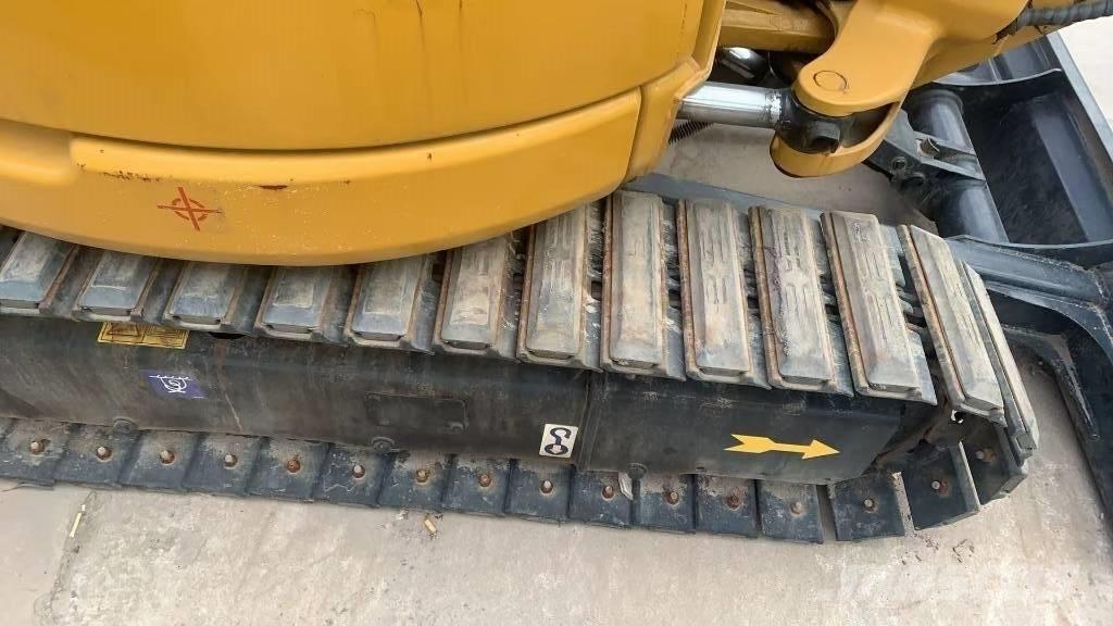 CAT 303 Excavatoare pe șenile
