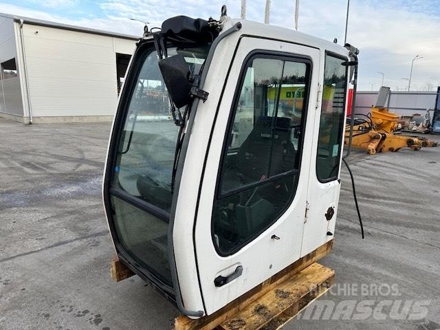 Liebherr R 317 CAB Cabine si interior