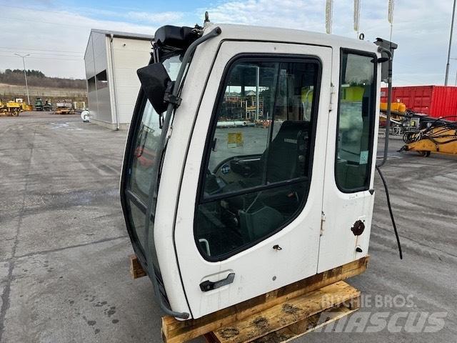Liebherr R 317 CAB Cabine si interior