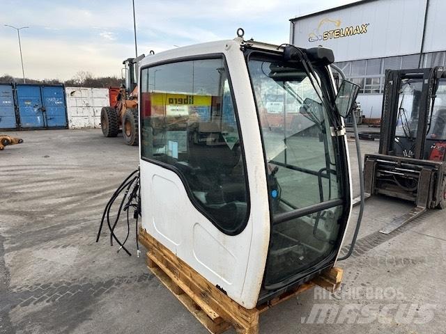 Liebherr R 317 CAB Cabine si interior