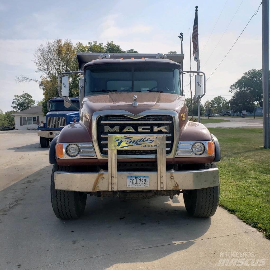 Mack CV 713 Autobasculanta
