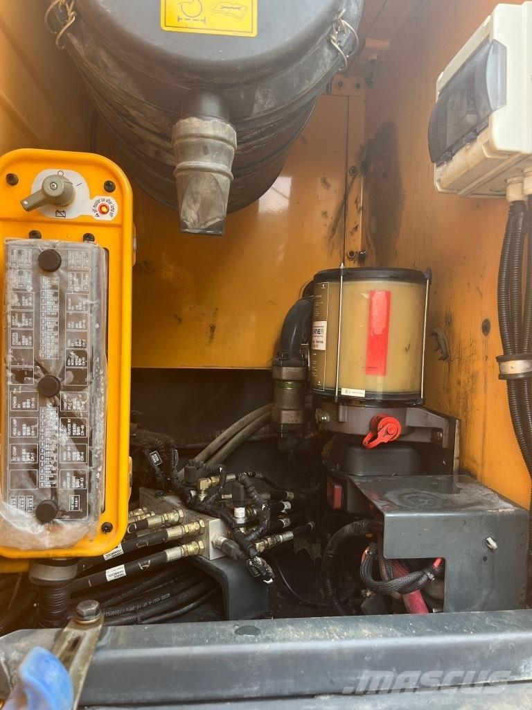 Hyundai HX 300 NL Excavatoare pe șenile
