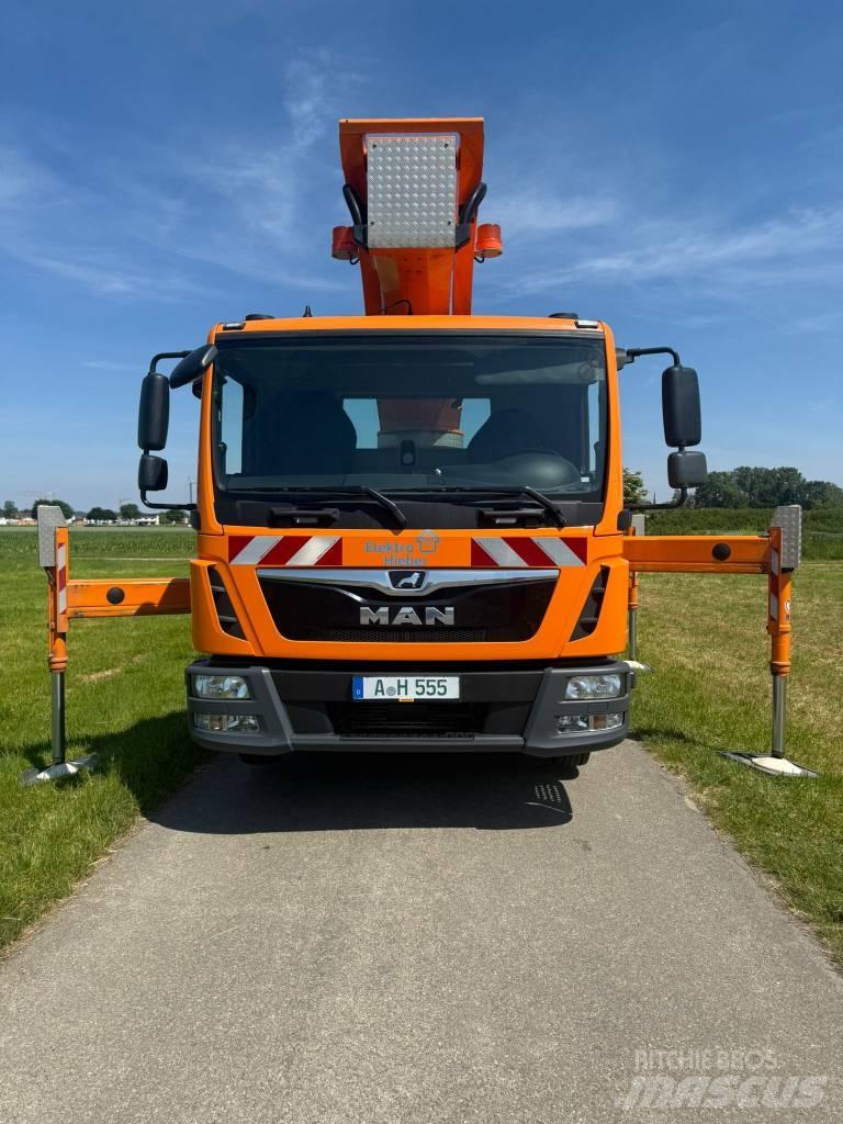 Palfinger P 300 KS Platforme aeriene montate pe camion