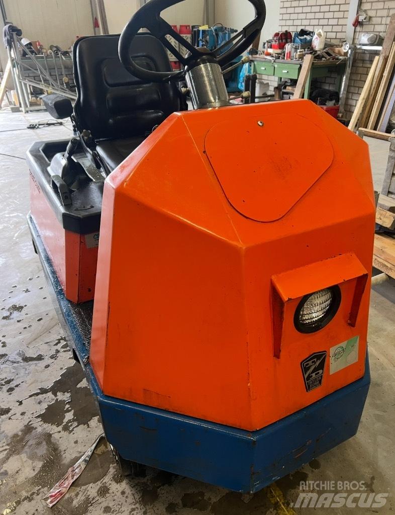 Taylor-Dunn C425 Camioane de tractiune