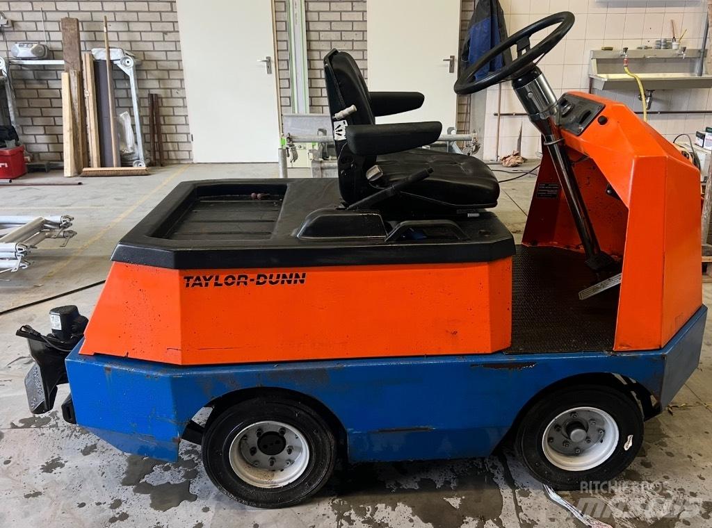 Taylor-Dunn C425 Camioane de tractiune