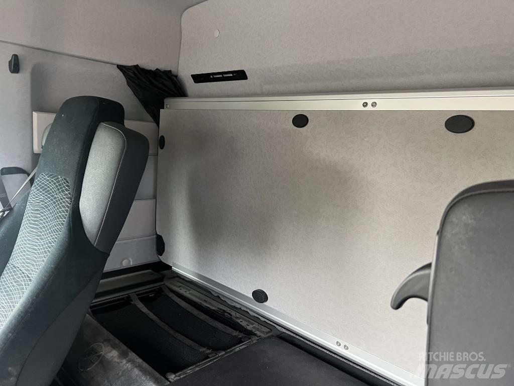 Mercedes-Benz 4153 Camioane cu macara