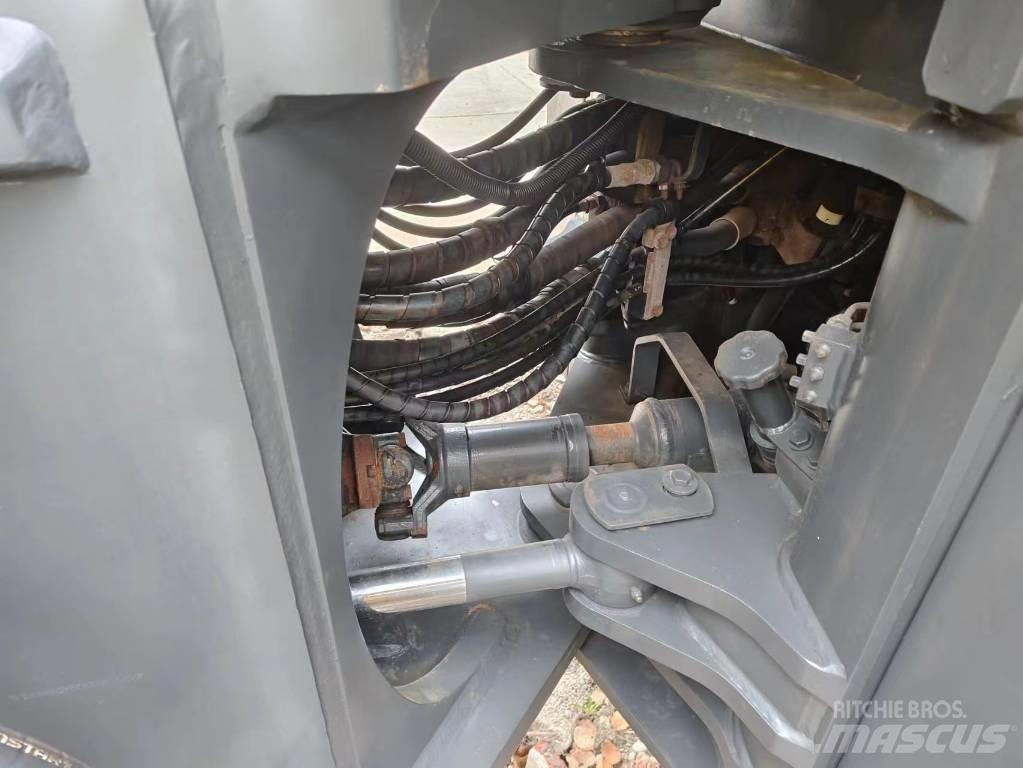 Komatsu WA 470 Incarcator pe pneuri