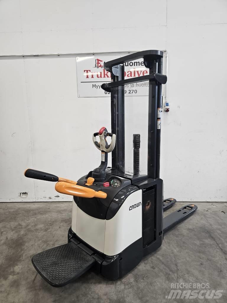 Crown ETi 4000 1.6 Transpaleti autopropulsanti