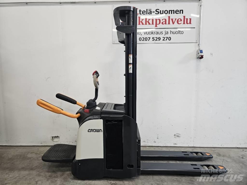 Crown ETi 4000 1.6 Transpaleti autopropulsanti