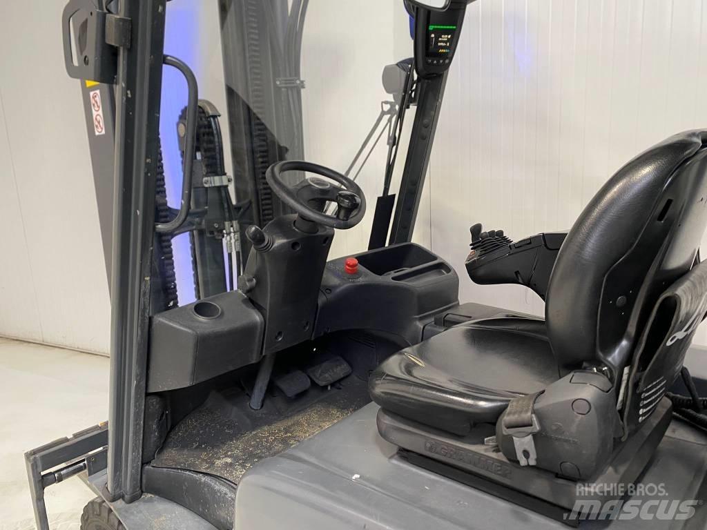 Linde E30L-01 Stivuitor electric