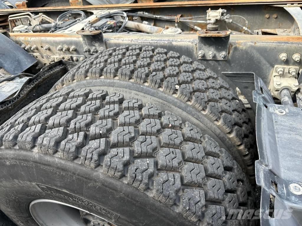 Volvo FMX 8X4*4  4132 Camion cabina sasiu