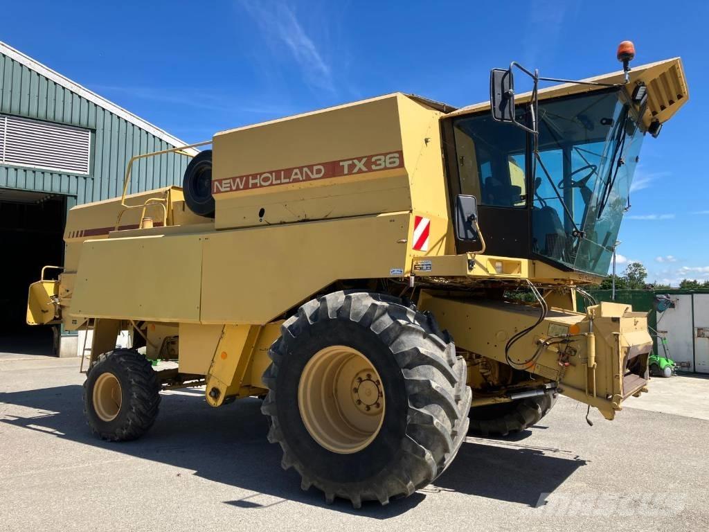 New Holland TX 36 Combine de secerat