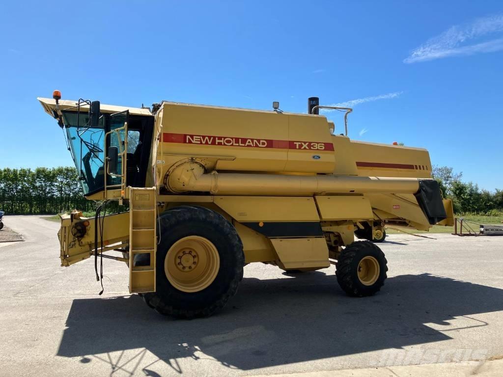 New Holland TX 36 Combine de secerat