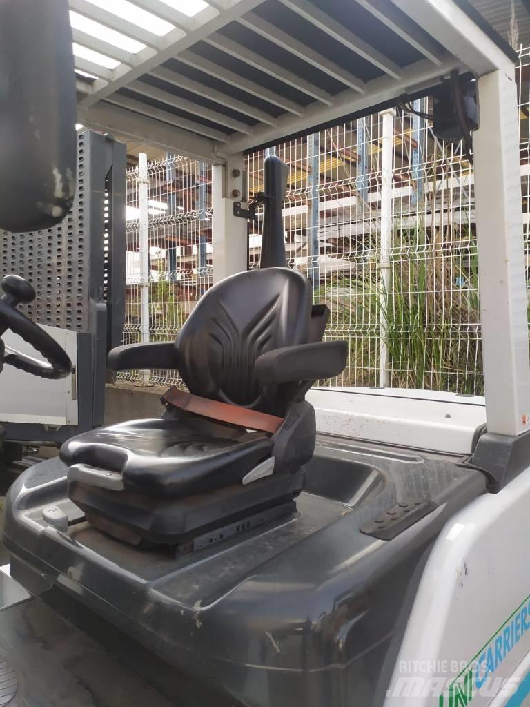 UniCarriers D1F4A40Q Încarcator lateral