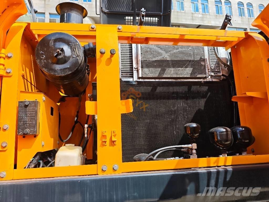 Hyundai 210W-9 Excavatoare cu roti