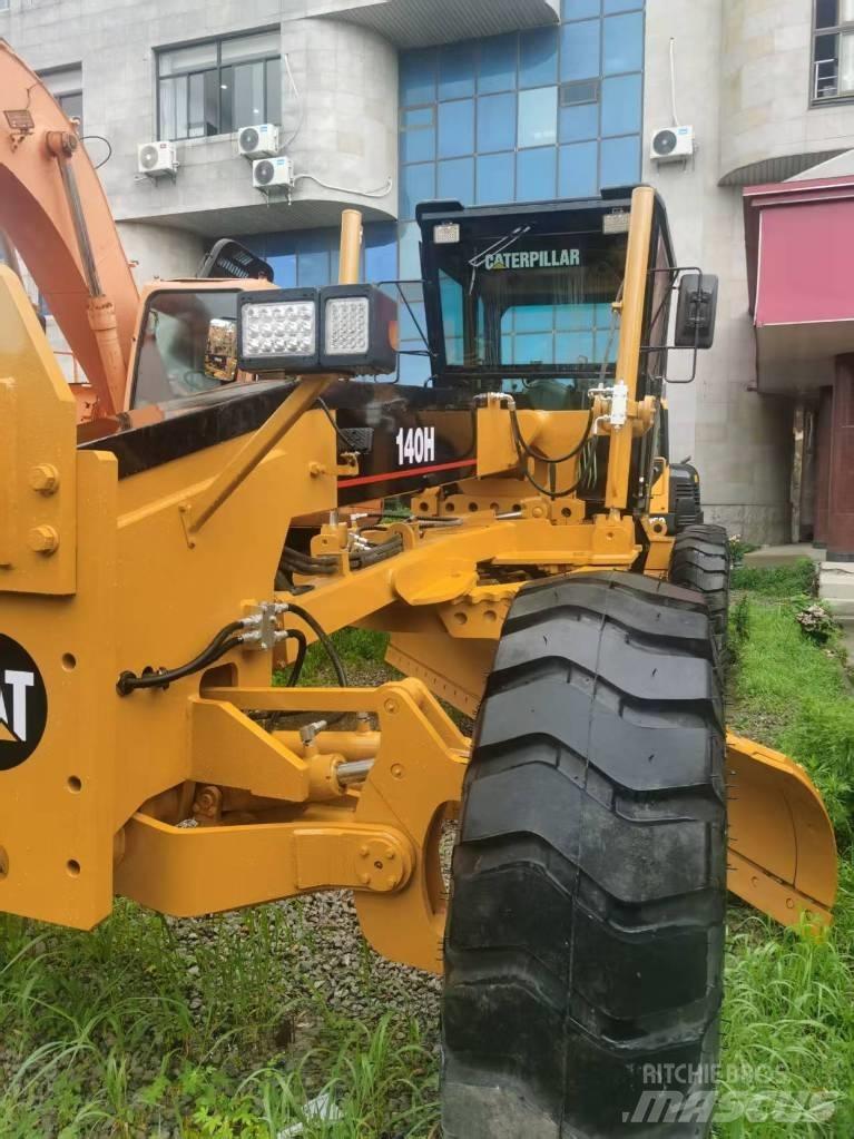 CAT 140 H Buldoexcavatoare