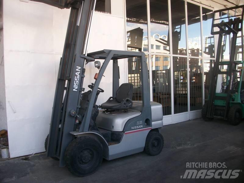 Nissan PL02A25 Stivuitor GPL