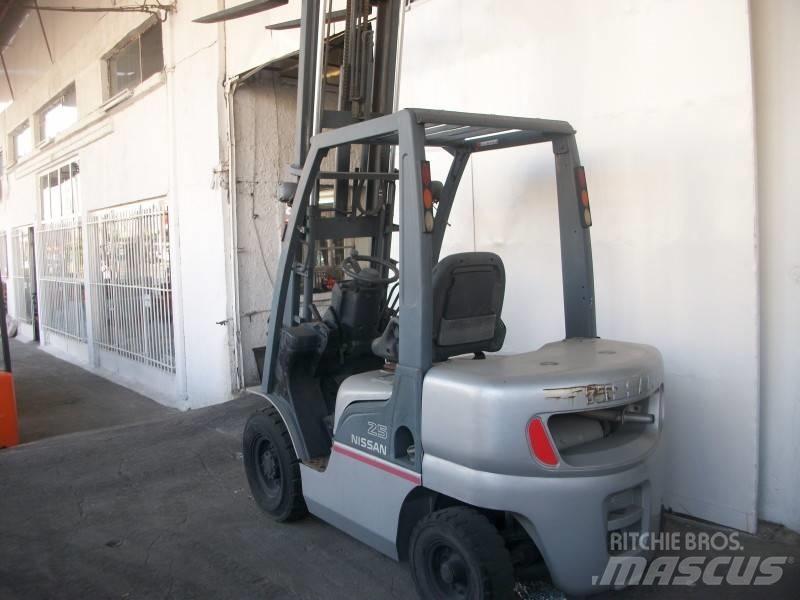 Nissan PL02A25 Stivuitor GPL
