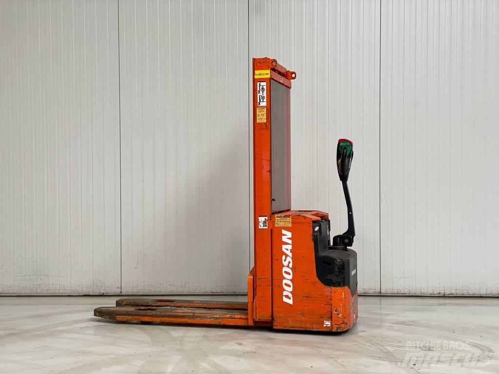 Doosan LEDS12.5C Transpaleta manuala