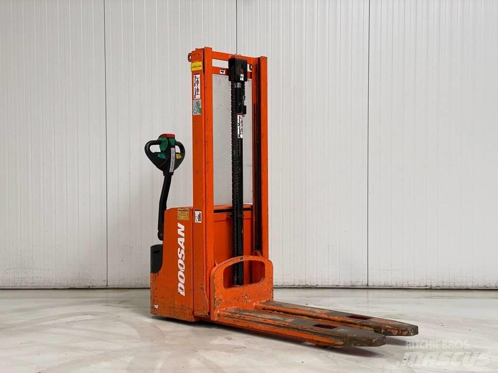 Doosan LEDS12.5C Transpaleta manuala