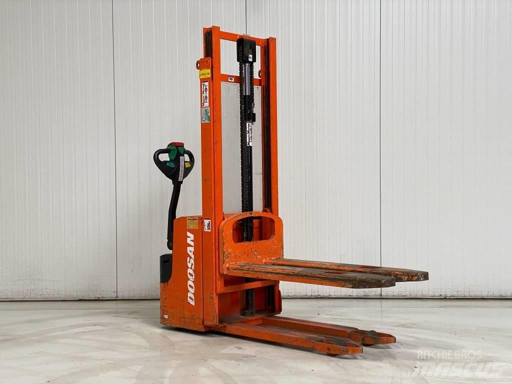 Doosan LEDS12.5C Transpaleta manuala