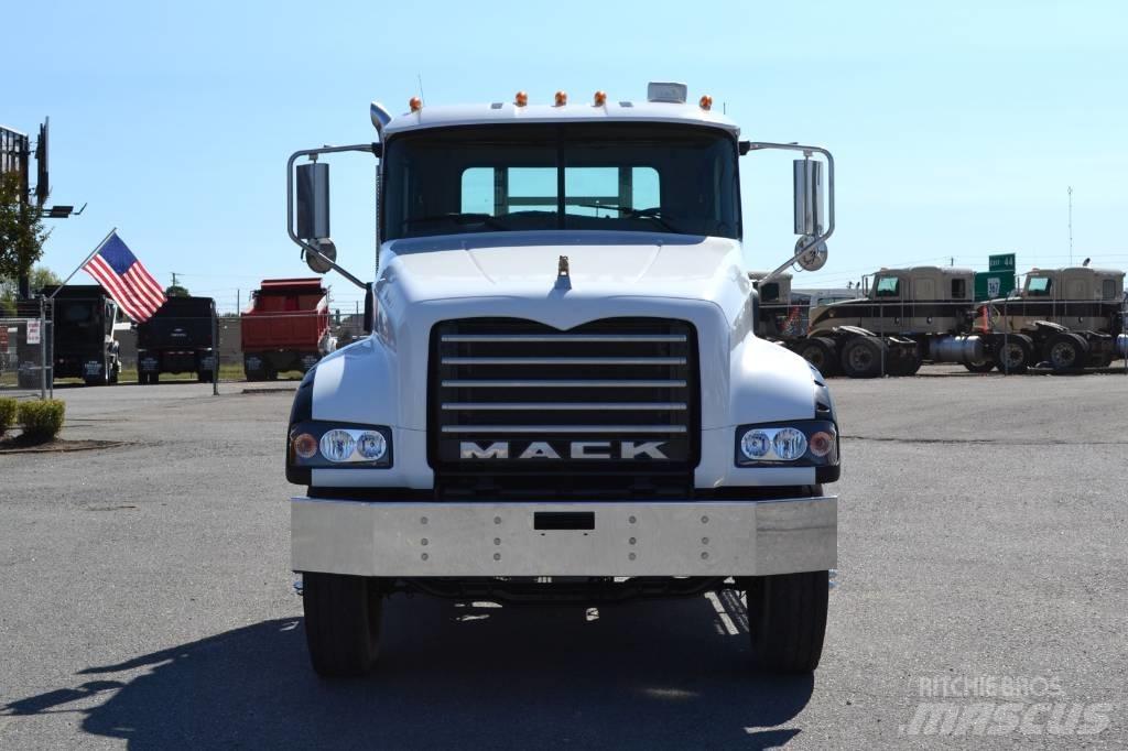 Mack Granite GU 713 Autotractoare