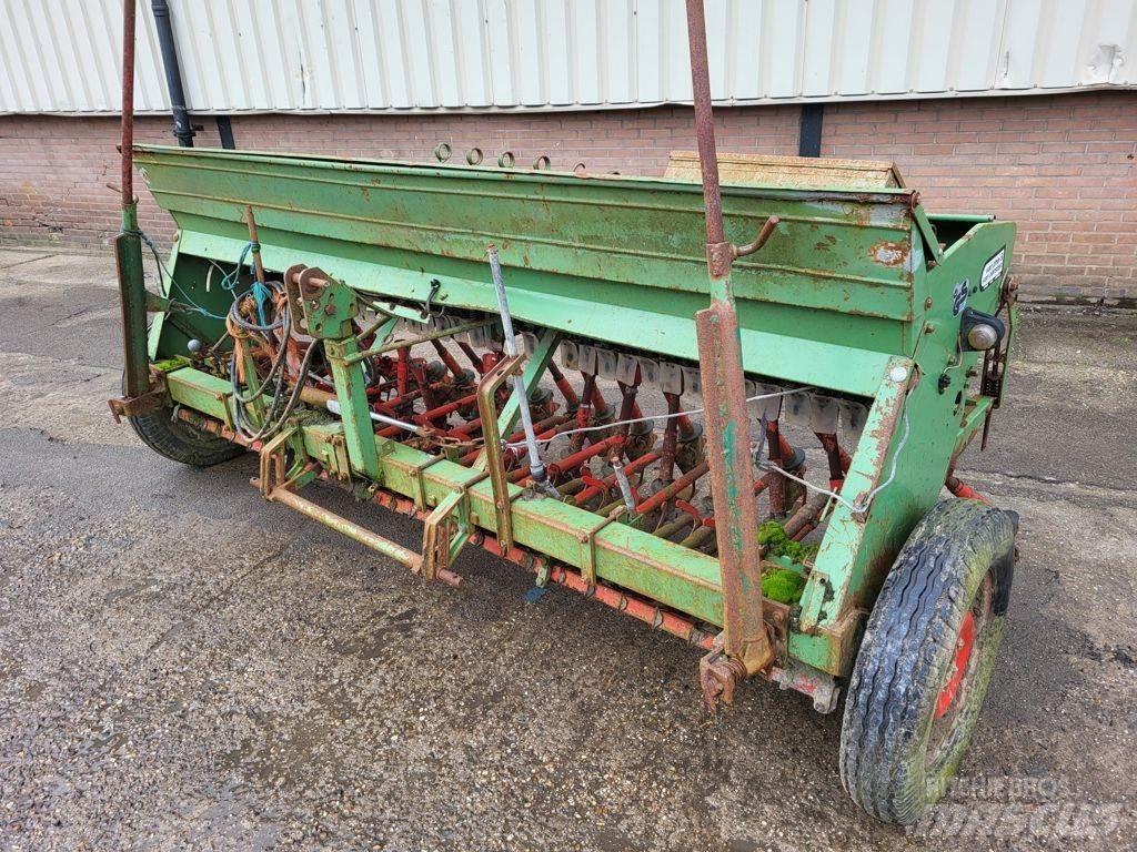 Hassia Zaaimachine Tractoare agricole sprayers