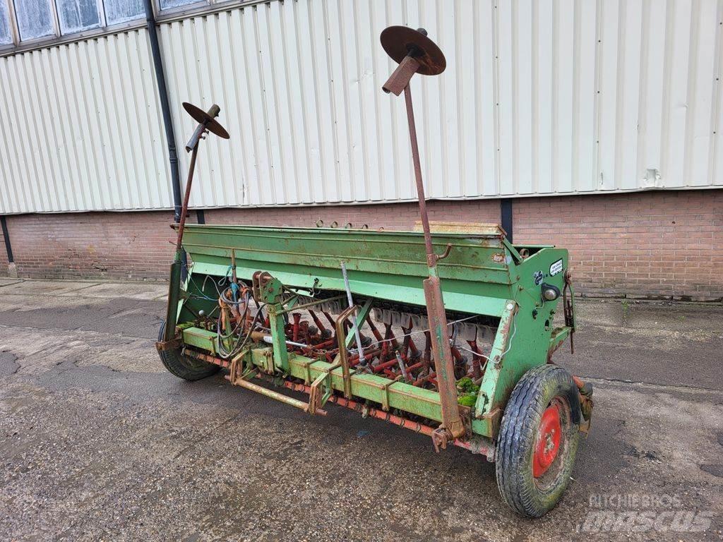 Hassia Zaaimachine Tractoare agricole sprayers
