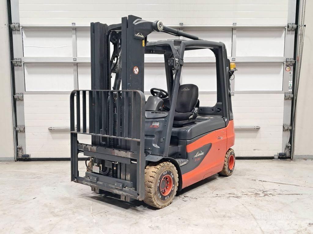 Linde E30L-01 Stivuitor electric