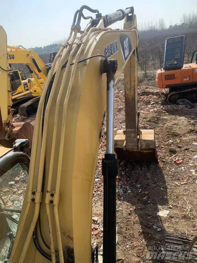 CAT 323D2 Excavatoare pe șenile

