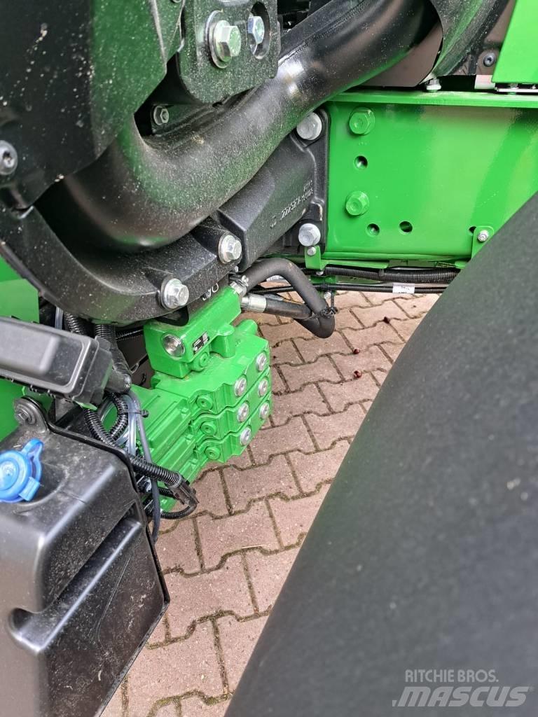 John Deere 6120M Tractoare