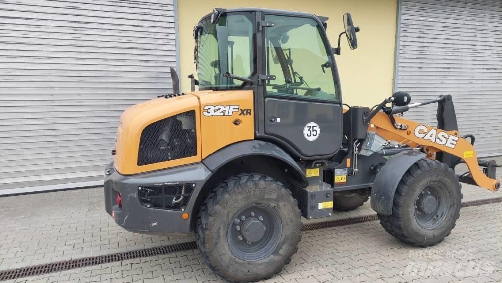 CASE 321 F Incarcator pe pneuri