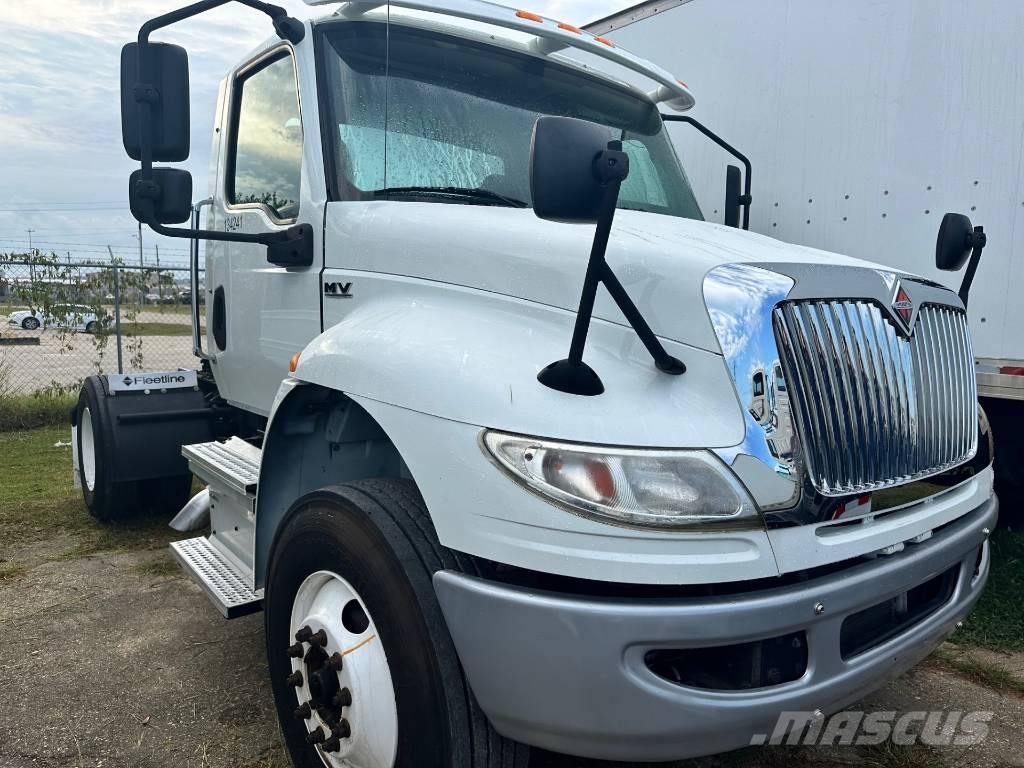 International MV607 Autotractoare