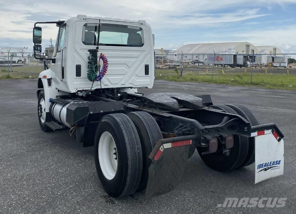 International MV607 Autotractoare