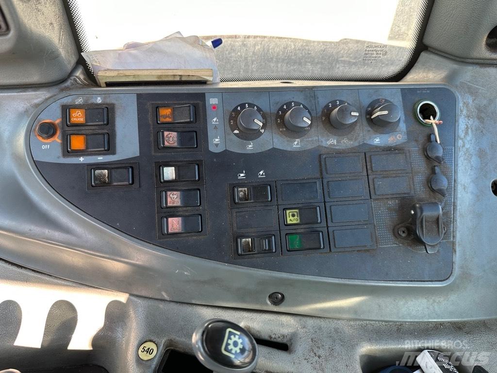 Valtra N101 Tractoare