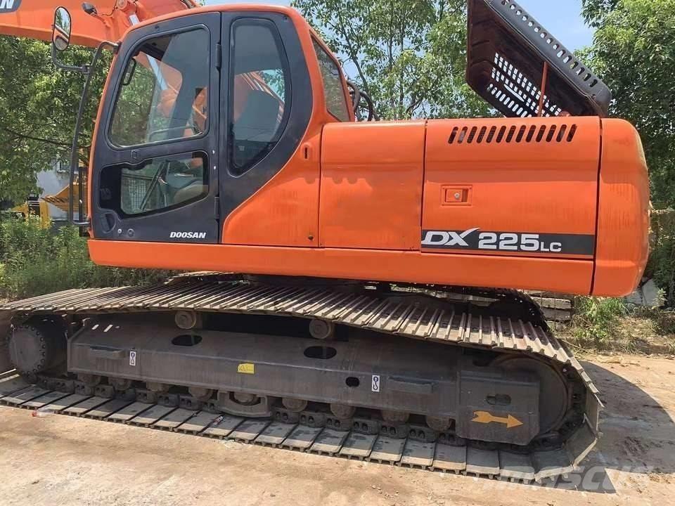 Doosan dx225 Excavatoare pe șenile
