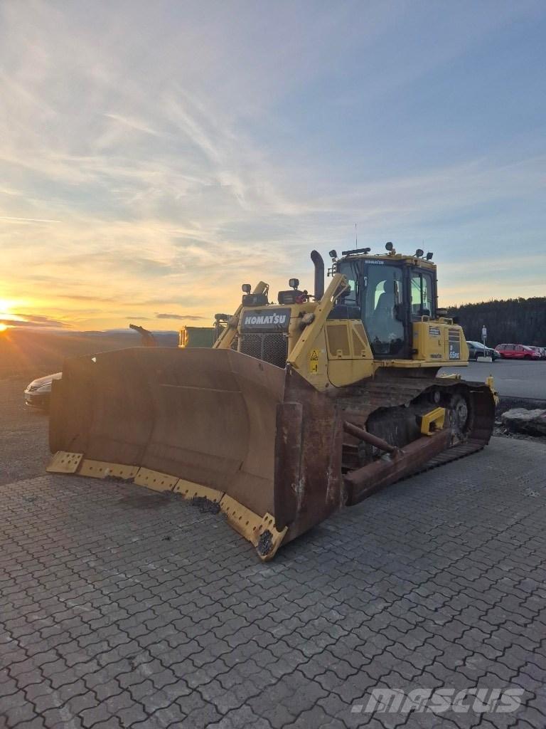 Komatsu D65 pxi Buldozere pe senile