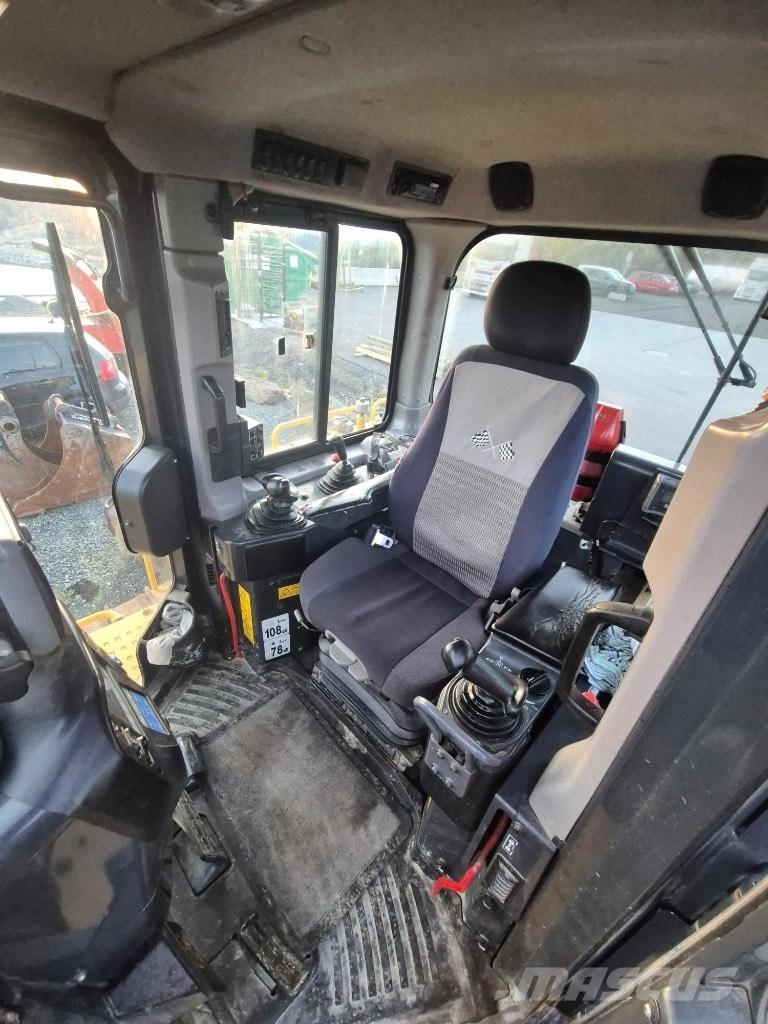 Komatsu D65 pxi Buldozere pe senile