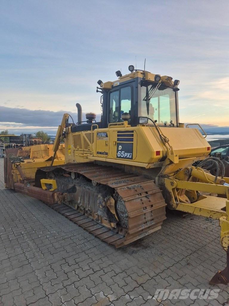 Komatsu D65 pxi Buldozere pe senile