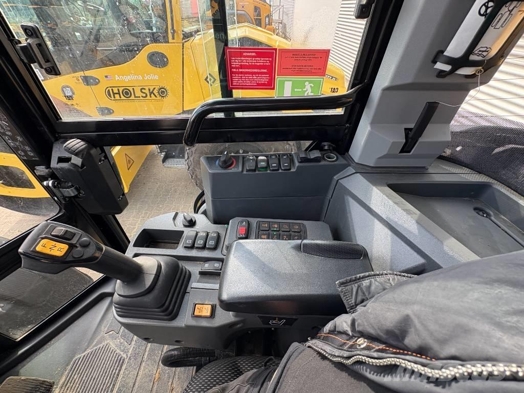 CAT 906 Incarcator pe pneuri